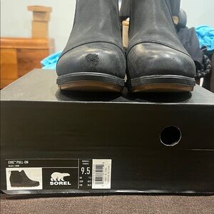 Sorel women's Black Leather Boots